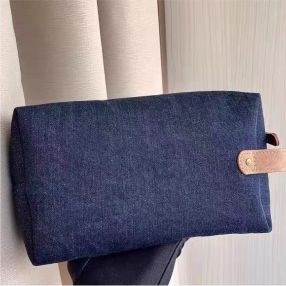 Dior Men's Navy Blue Toiletry Bag - Picture 3 of 9